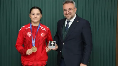 Romanya’nın Cluj-Napoca kentinde düzenlenen Gençler Kadınlar Güreş Balkan Şampiyonası’nda şampiyon