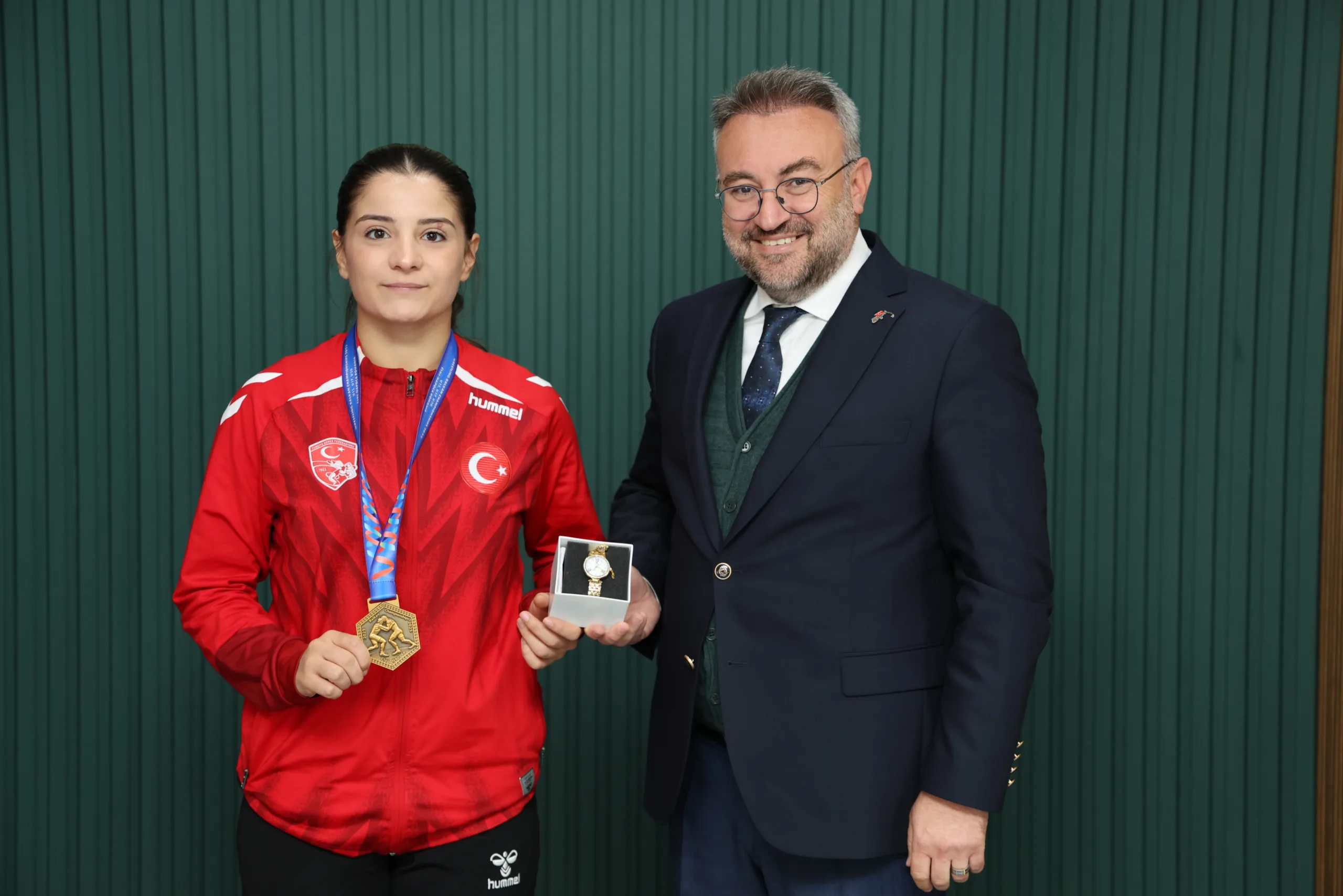 Romanya’nın Cluj-Napoca kentinde düzenlenen Gençler Kadınlar Güreş Balkan Şampiyonası’nda şampiyon