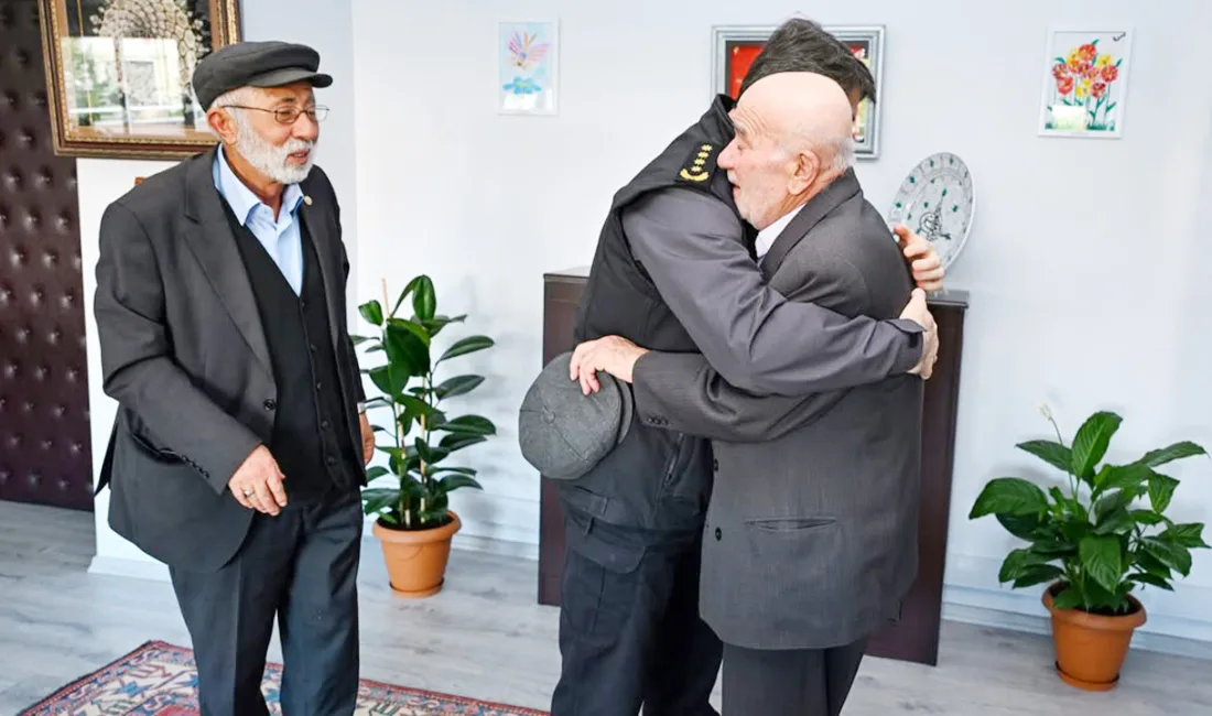 Yozgat İl Emniyet Müdürü Necmettin Koç, şehit polislerin ailelerini makamında