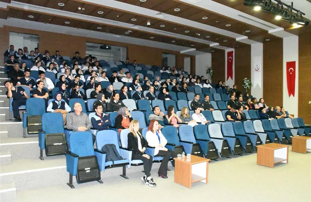 Yozgat Şehir Hastanesi’nde Acil Müdahale Eğitimi Düzenlendi Yozgat Şehir Hastanesi’nde sağlık personeline yönelik kapsamlı bir acil müdahale
