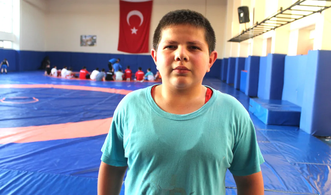 Yozgatlı milli güreşçi ve Balkan Şampiyonu Üzeyir Ayberk Bostan, kardeşi