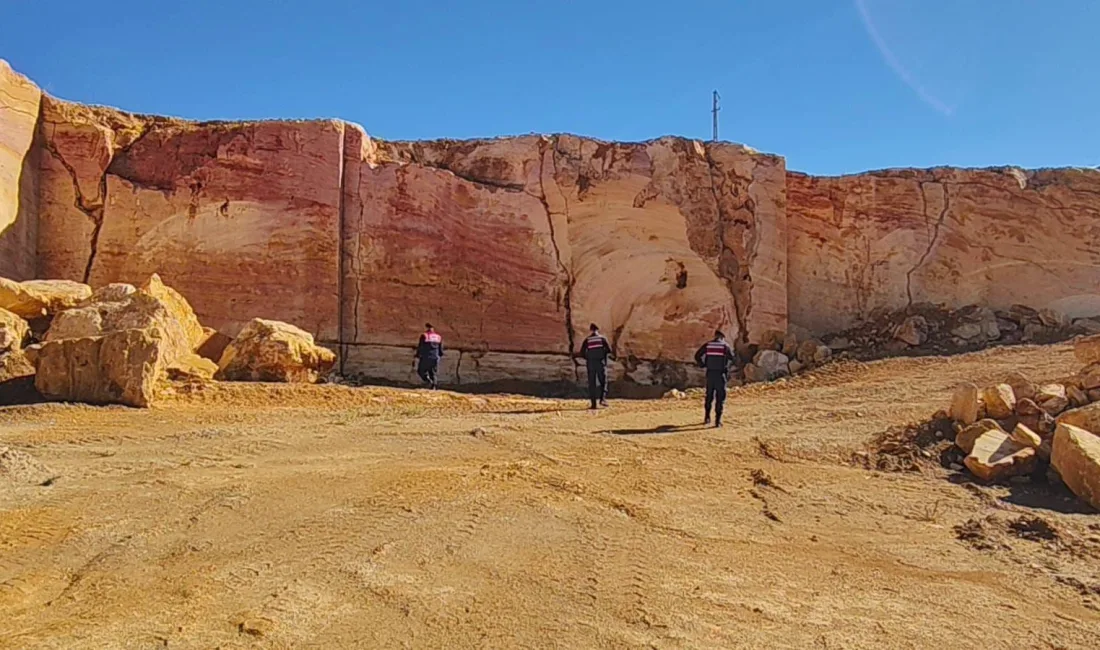 Yozgat'ta jandarma ekipleri, eski mermer ocağı ve tarım arazilerini denetleyerek