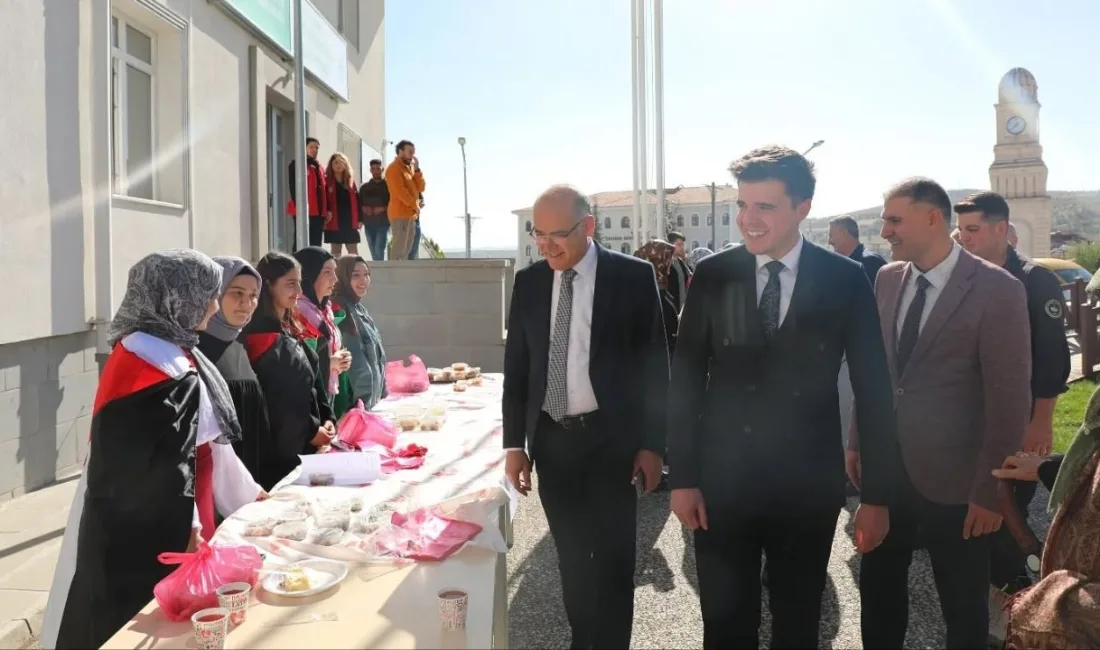 Yozgat’ta Gençlerden Gazze’ye Destek: Farkındalık Sergisi ve Yardım Kermesi Düzenlendi Yozgat'ın Çekerek ilçesinde, Gençlik Merkezi tarafından Gazze'deki insani duruma dikkat