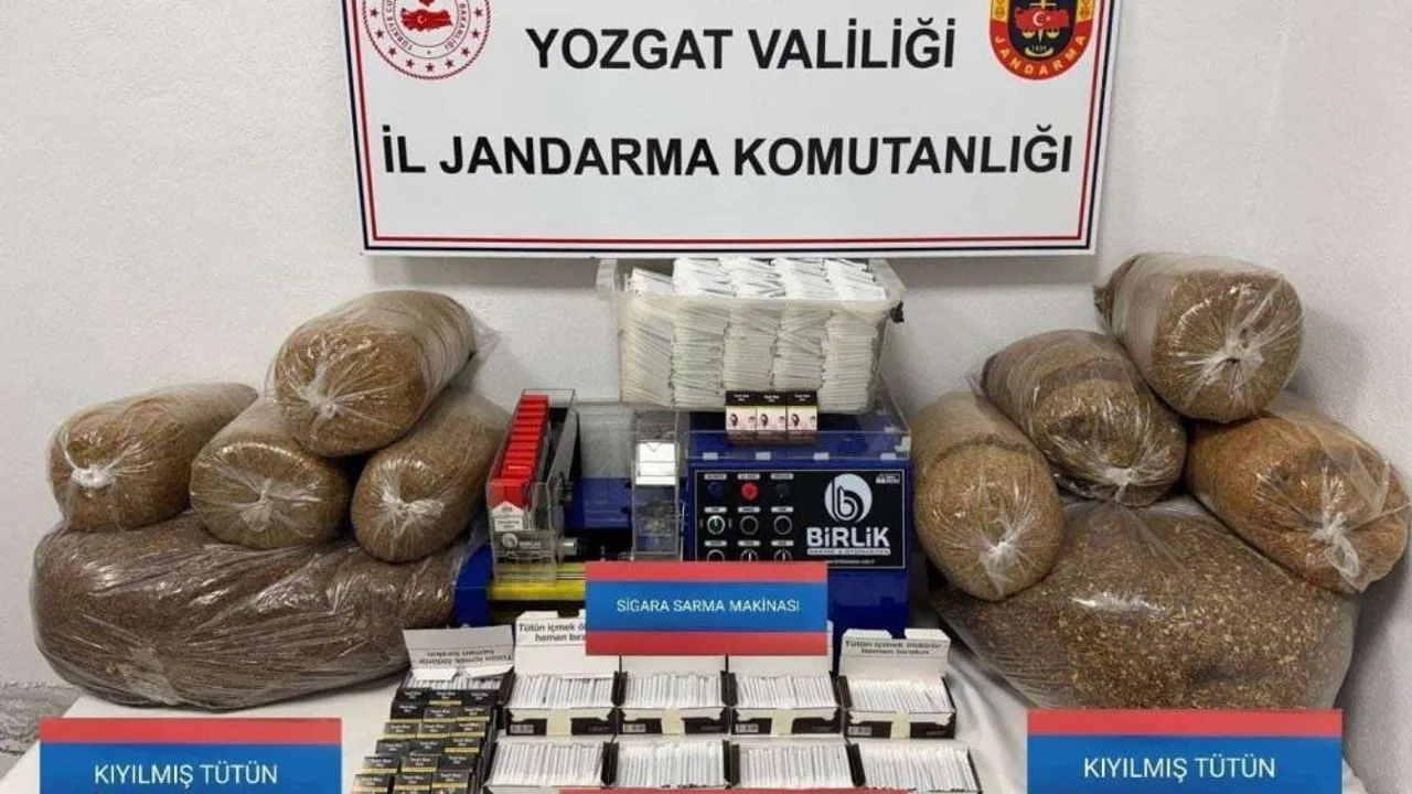 Yozgat'ın Akdağmadeni ilçesinde Jandarma ekipleri, bir tütüncü dükkanında gerçekleştirdiği operasyonda