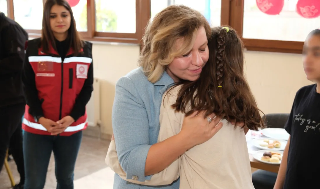 Yozgat’ta Kız Çocukları İçin Anlamlı Etkinlik Yozgat Valisi Mehmet Ali Özkan’ın eşi Arzu Özkan, 11 Ekim