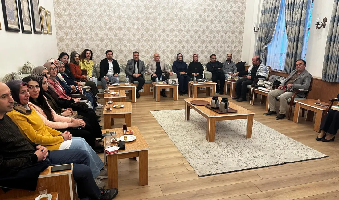 Yozgat’ta NEFES Projesi kapsamında düzenlenen öğretmen okuma kulübü toplantısına İl