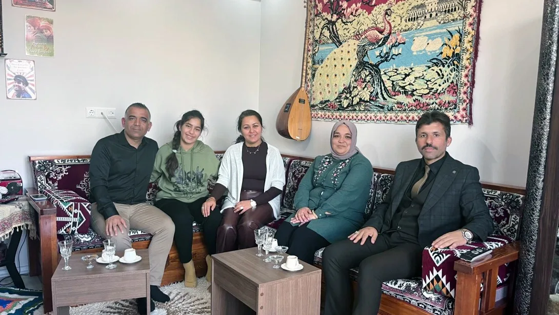 Yozgat'ta TOKİ Şehit Adem Cankurtaran Ortaokulu öğrencisi Ceyda Ceylin Sazak,