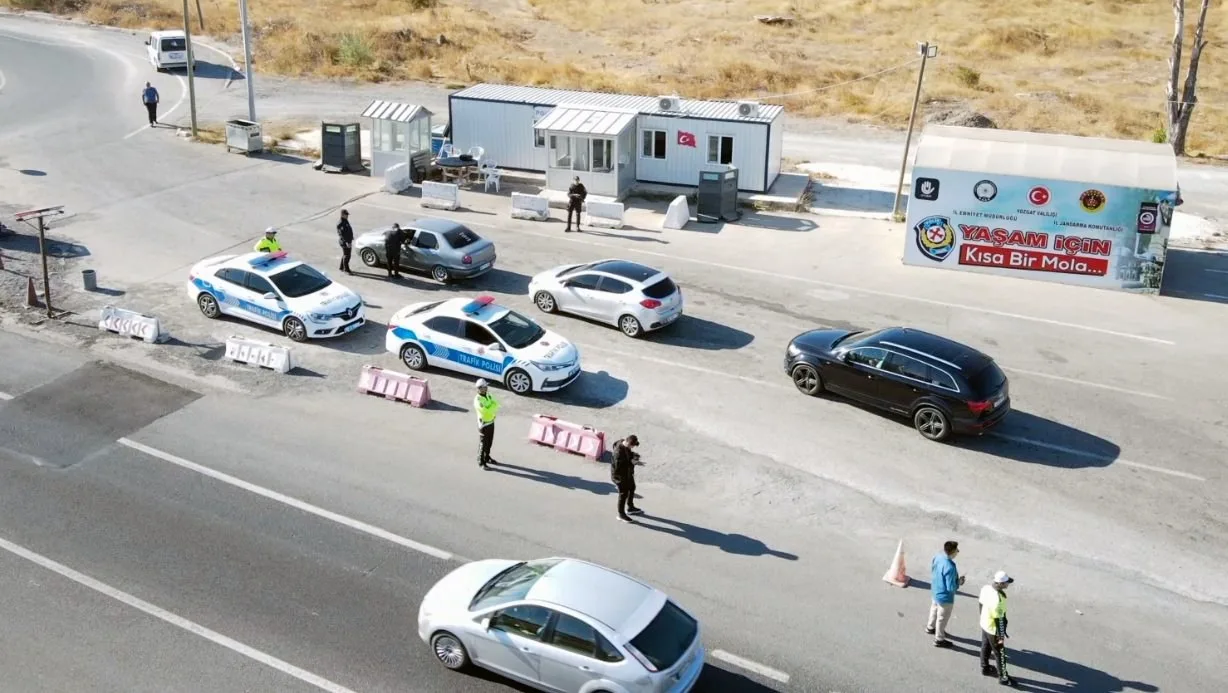 Yozgat'ta yapılan trafik kontrollerinde ehliyetsiz olarak araç kullanan alkollü sürücüye