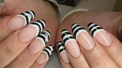 Çizgili manikür, klasik French’ten renk bloklarına kadar birçok yenilikçi tasarımla