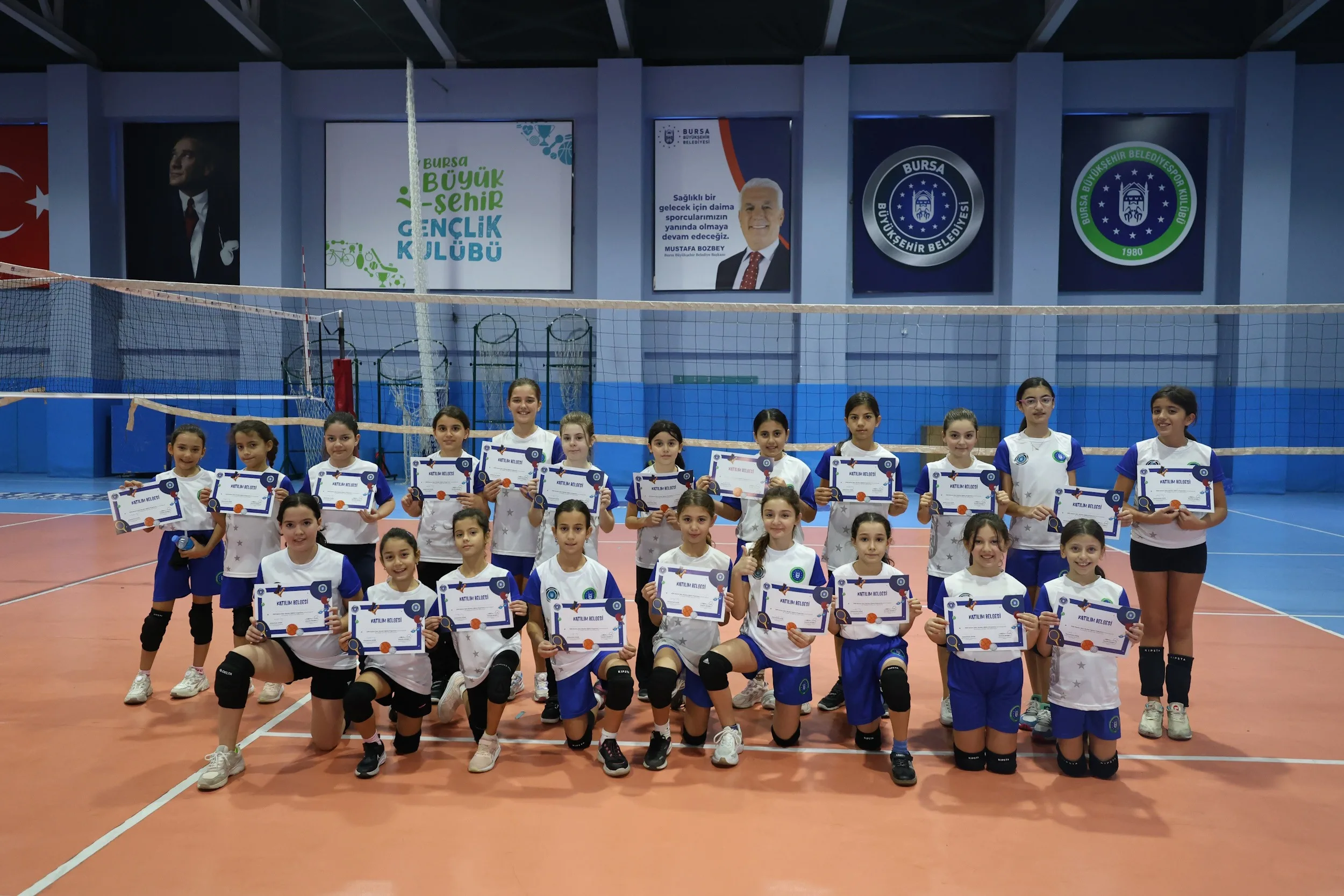 Bursa Büyükşehir Belediyesi’nin Kış Spor Okulları’nda ikinci dönem sona erdi.