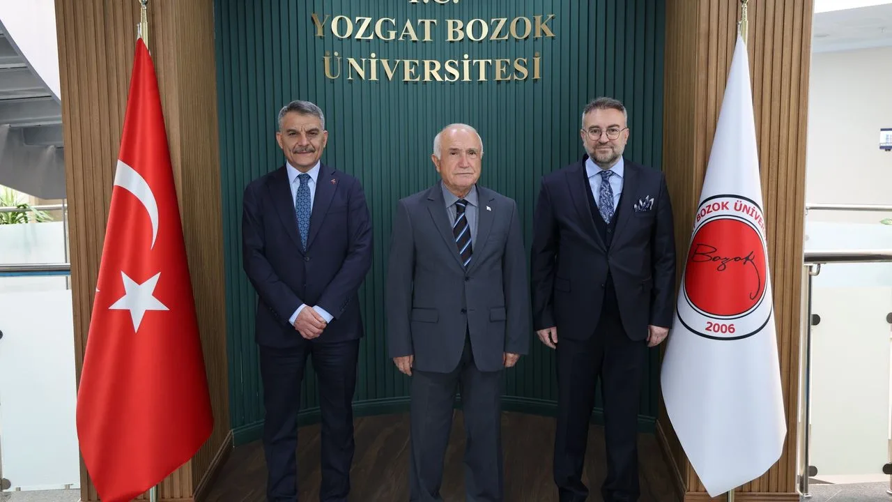 TBMM Eski Başkanı Cemil Çiçek, Bozok Üniversitesi’nde düzenlenen etkinliklere katılmak