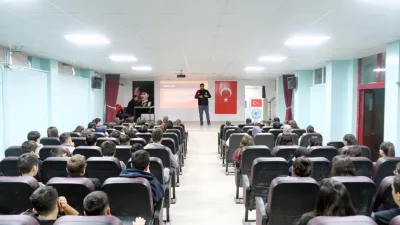 Sorgun Belediyesi, vatandaşların deprem bilincini artırmak amacıyla okullarda düzenlediği eğitimlerle