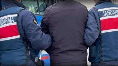 Yozgat İl Jandarma Komutanlığı, yürütülen operasyonlarla dolandırıcılık suçundan aranan iki