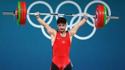 Norveç'te düzenlenen Büyükler Dünya Halter Şampiyonası'ndan altın madalya ile dönen