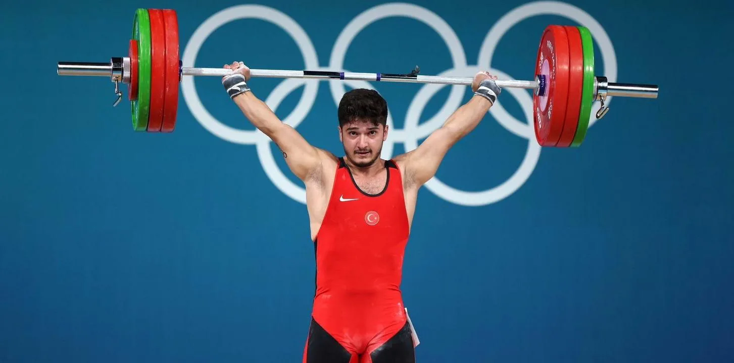 Norveç'te düzenlenen Büyükler Dünya Halter Şampiyonası'ndan altın madalya ile dönen