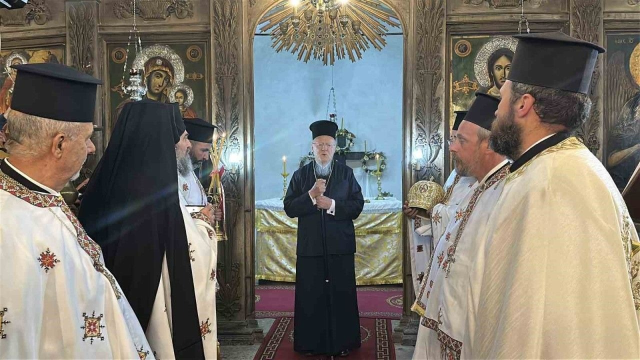 Fener Rum Patriği Bartholomeos, Gökçeada'da gerçekleşen ayinde bulundu. Aynı zamanda