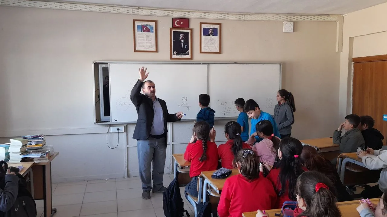 Yozgat Bozok Üniversitesi öğretim üyesi Prof. Dr. Mustafa Böyükata, Sarıkaya’ya