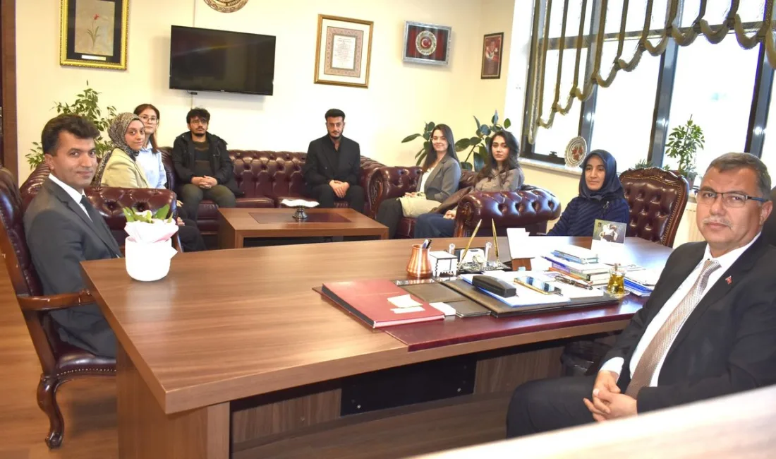 Yozgat Merkez Ortaokulu'ndan bir grup öğretmen adayı, İl Milli Eğitim