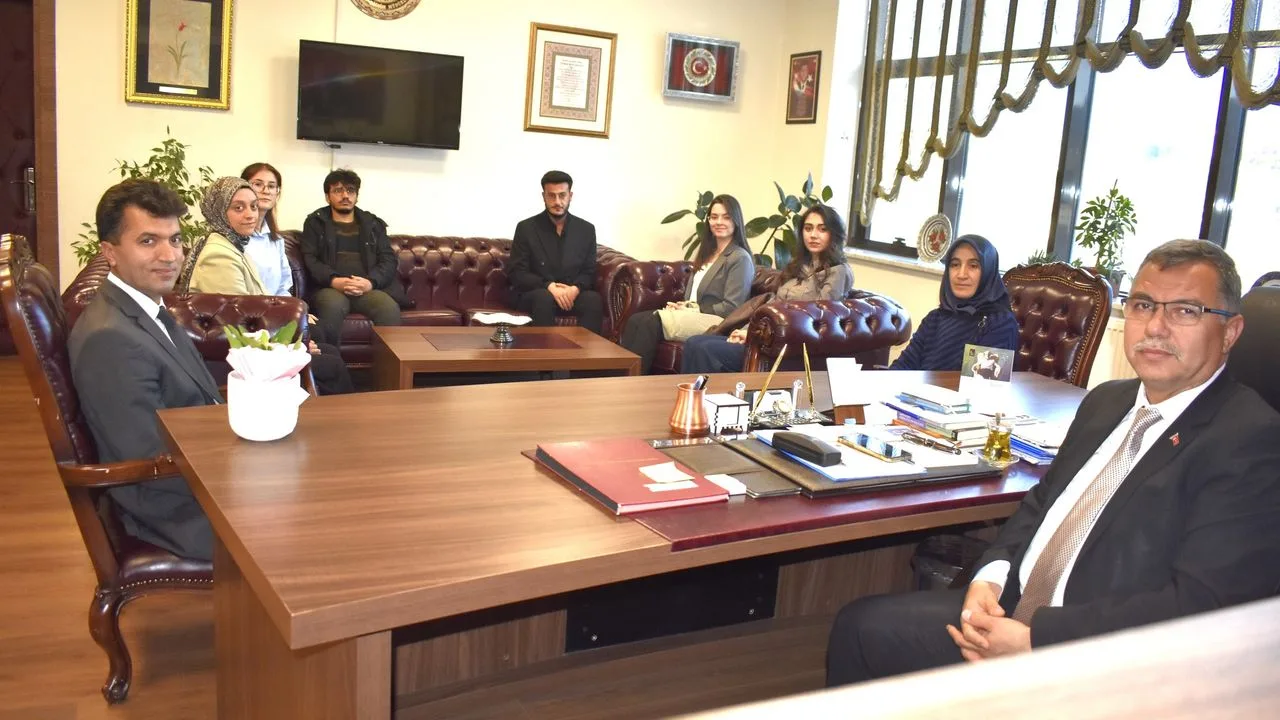 Yozgat Merkez Ortaokulu'ndan bir grup öğretmen adayı, İl Milli Eğitim