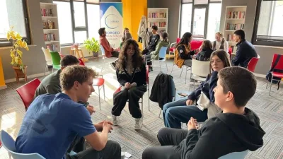 SORGED tarafından düzenlenen İngilizce Konuşma Kulübü, gençlere İngilizceyi aktif bir