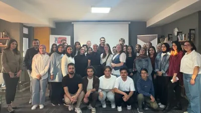 SORGED, katılımcıların kişisel gelişimlerine katkı sağlamak ve topluluk önünde kendilerini