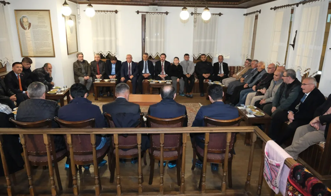 Yozgat’ta düzenlenen “Ensar Buluşmaları” programında Vali Mehmet Ali Özkan, şair