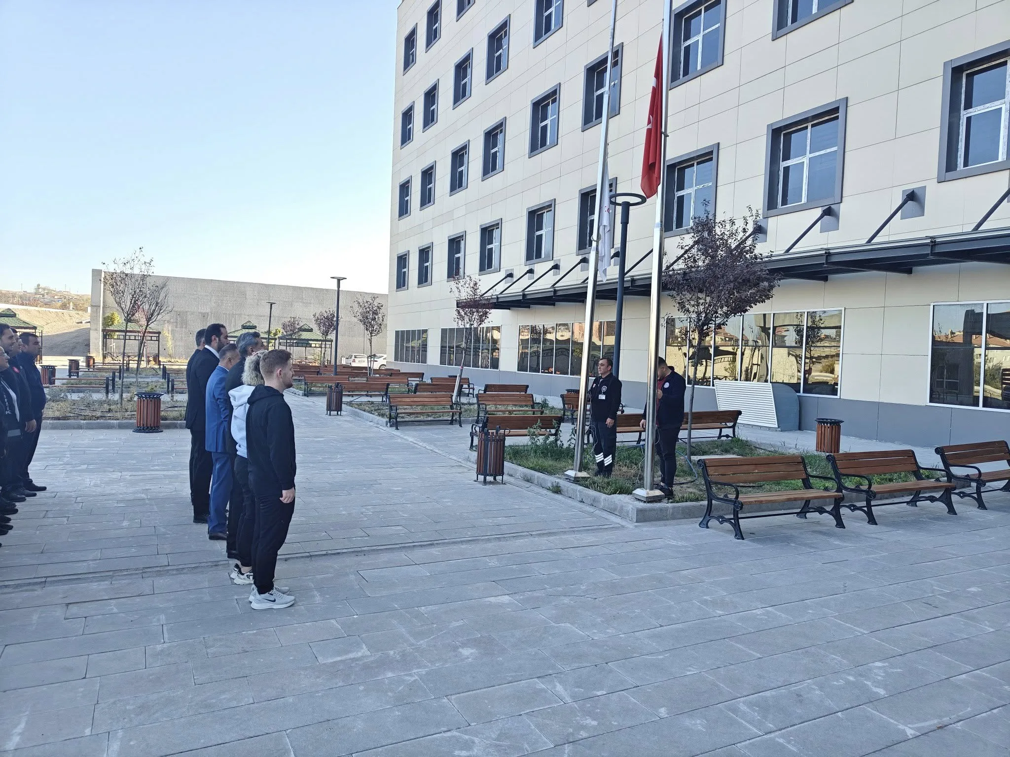 Yerköy Şehit Korgeneral Osman Erbaş Devlet Hastanesi bahçesinde, 10 Kasım