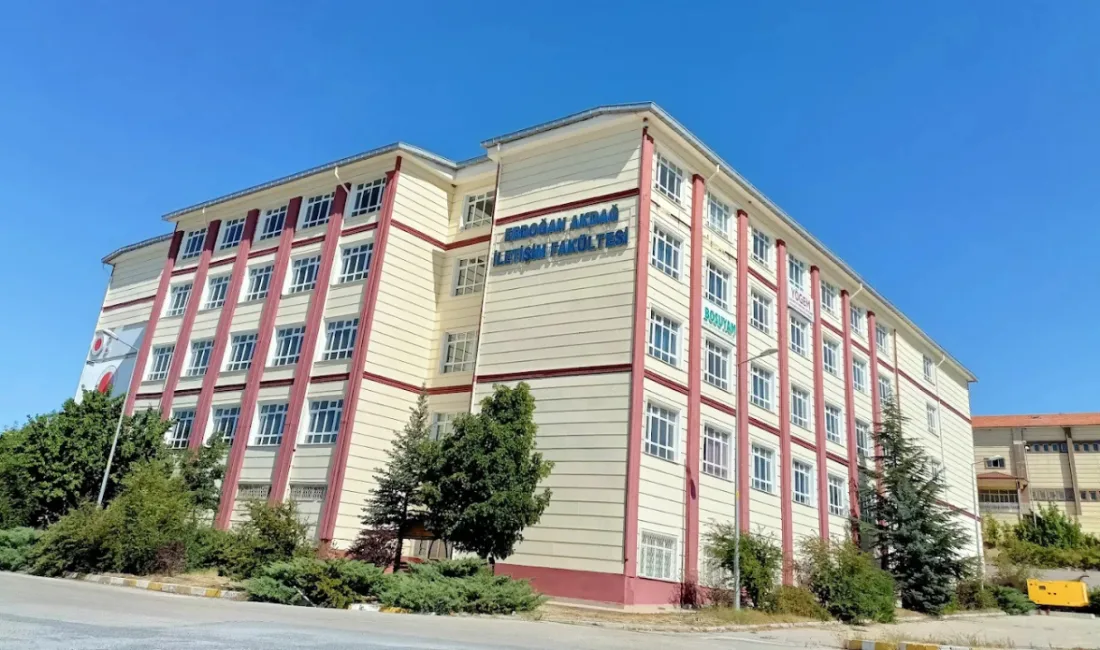 Yozgat Bozok Üniversitesi Halkla İlişkiler ve Reklamcılık Atölyesi toplantısında, öğrencilerin