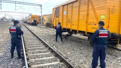Yozgat’ın Yenifakılı ilçesinde, İlçe Jandarma Komutanlığı ekipleri tarafından TCDD tren