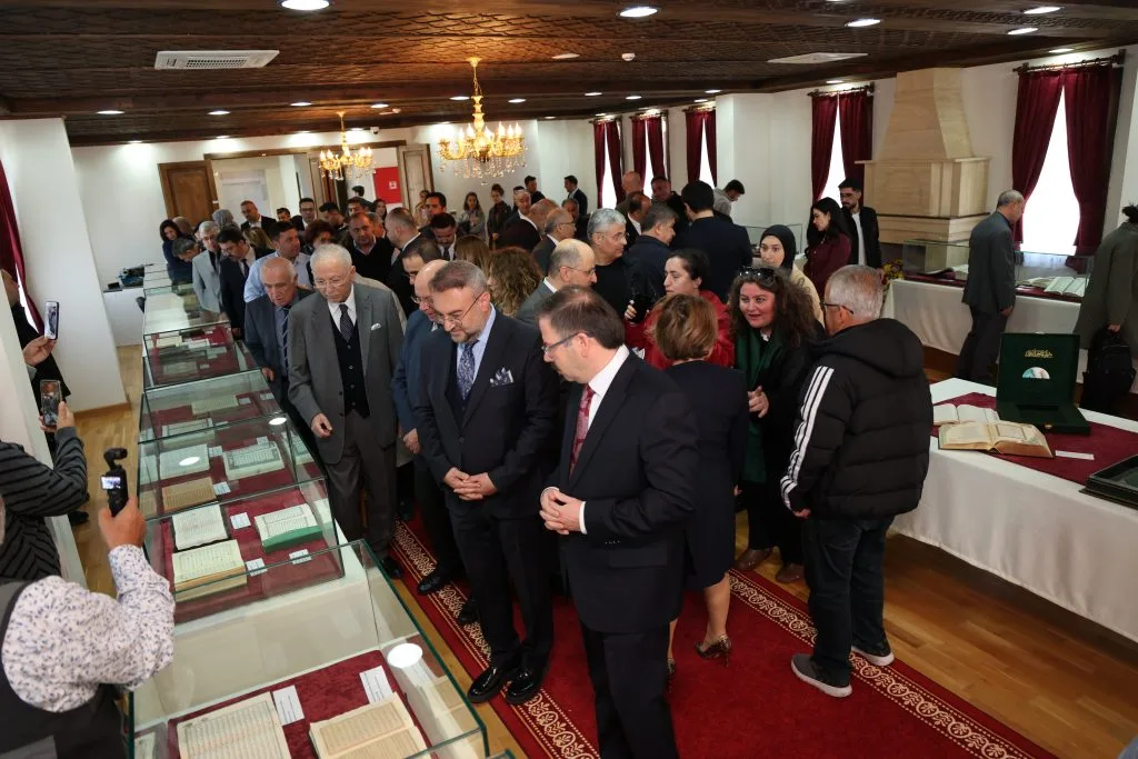 Yozgat Bozok Üniversitesi'nde düzenlenen "Farklı Coğrafyalarda Basılmış Kur’an-ı Kerimler" sergisi,