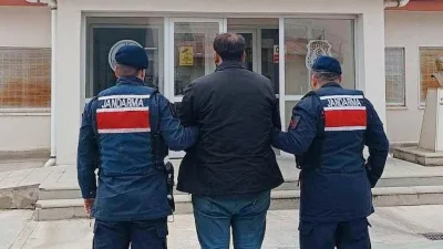 Yozgat İl Jandarma Komutanlığı, aranan şahısların yakalanmasına yönelik operasyonlarını sürdürüyor.