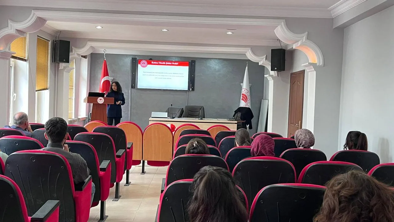 Yozgat Aile ve Sosyal Hizmetler Müdürlüğü tarafından düzenlenen seminerle kadına