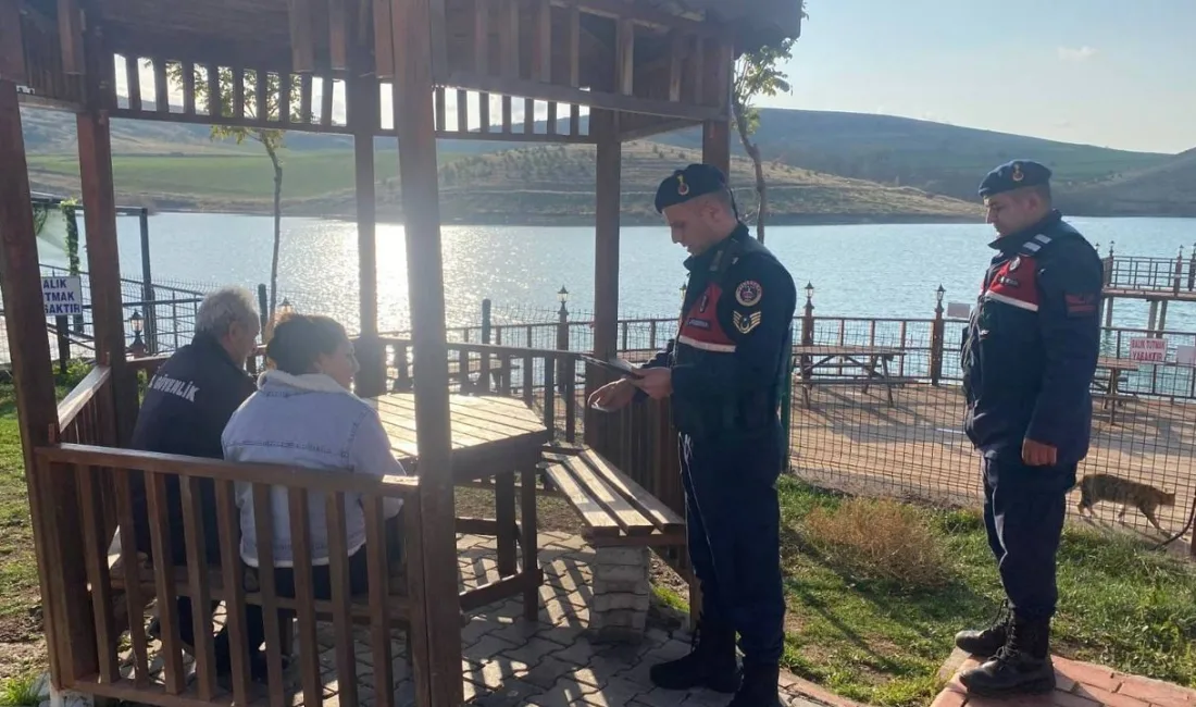 Saraykent İlçe Jandarma Komutanlığı, kış mevsiminde güvenli sürüş için vatandaşlara