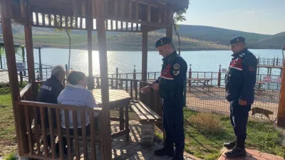 Saraykent İlçe Jandarma Komutanlığı, kış mevsiminde güvenli sürüş için vatandaşlara