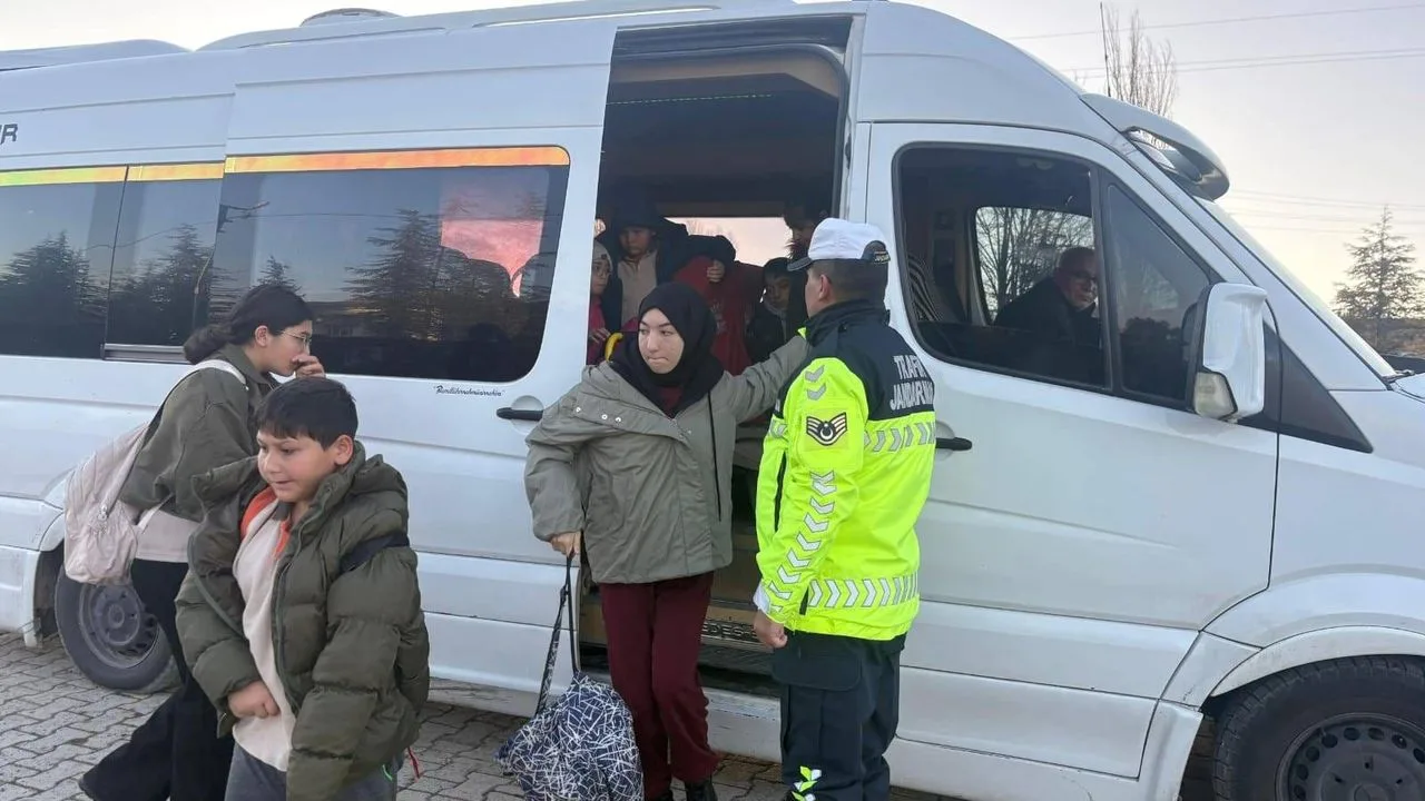 Yozgat’ta okul servislerine yönelik denetimler artırıldı.  Çekerek, Şefaatli ve