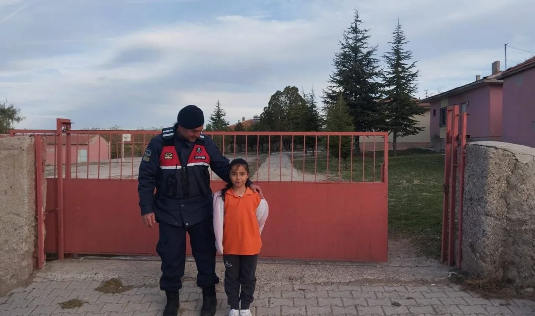 Boğazlıyan İlçe Jandarma Komutanlığı, Aşağısarıkaya İlkokulu'nda düzenlediği güvenlik kontrolü ile