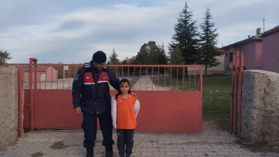 Boğazlıyan İlçe Jandarma Komutanlığı, Aşağısarıkaya İlkokulu'nda düzenlediği güvenlik kontrolü ile