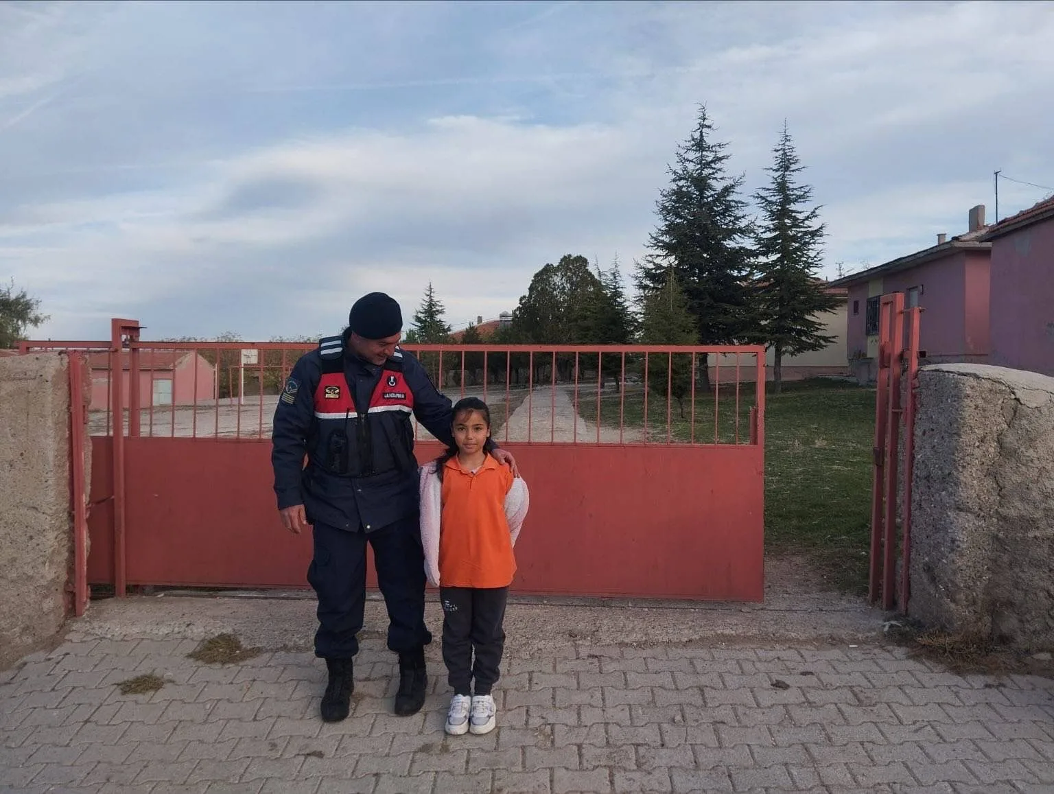 Boğazlıyan İlçe Jandarma Komutanlığı, Aşağısarıkaya İlkokulu'nda düzenlediği güvenlik kontrolü ile