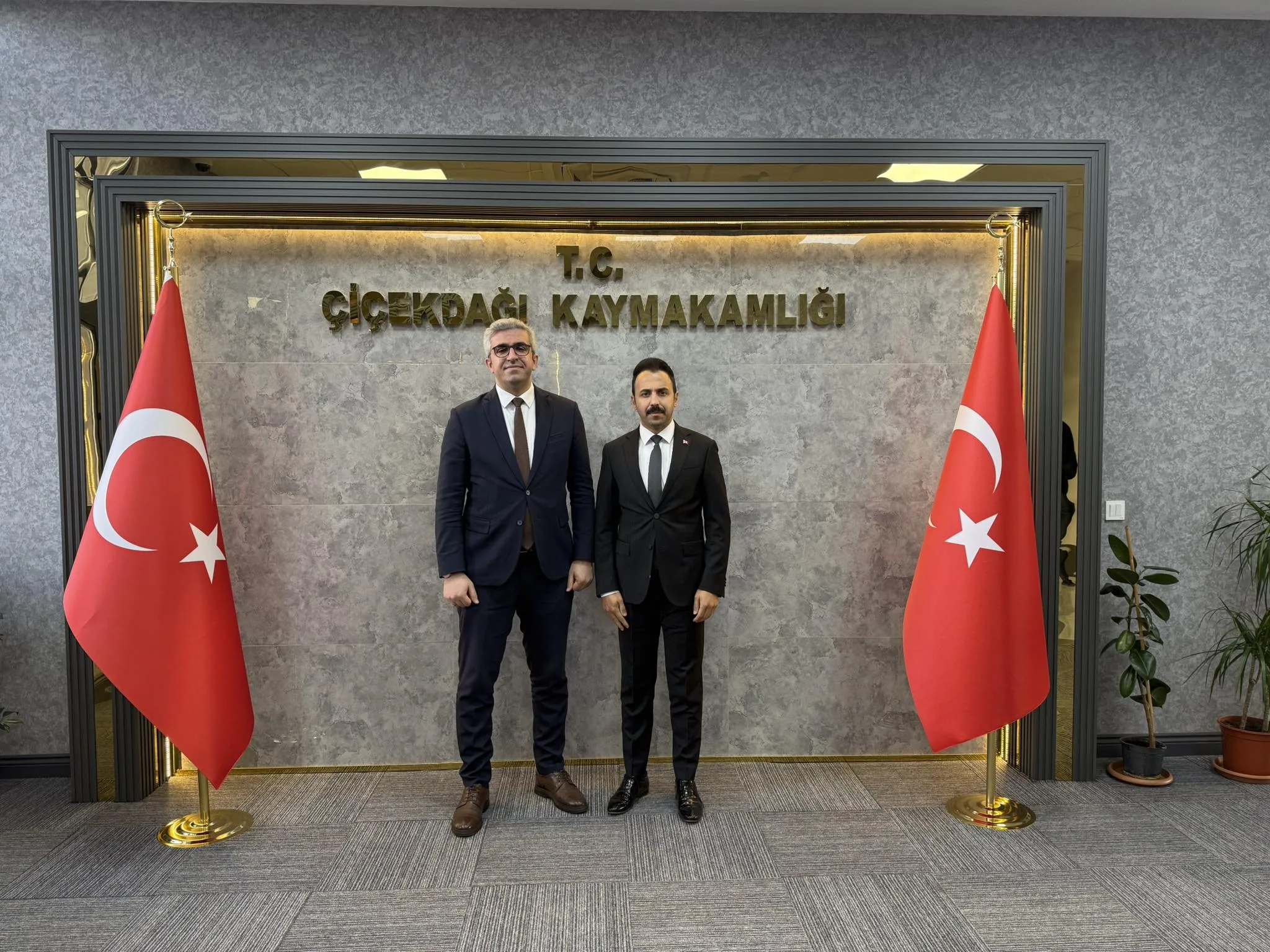 Çiçekdağı Kaymakamlığı, yeni atanan Cumhuriyet Savcısı Mehmet Doğru’yu makamında ağırladı.