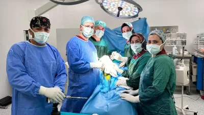 Yerköy Devlet Hastanesi'nde ortopedi uzmanı tarafından dizi için protez ameliyatı
