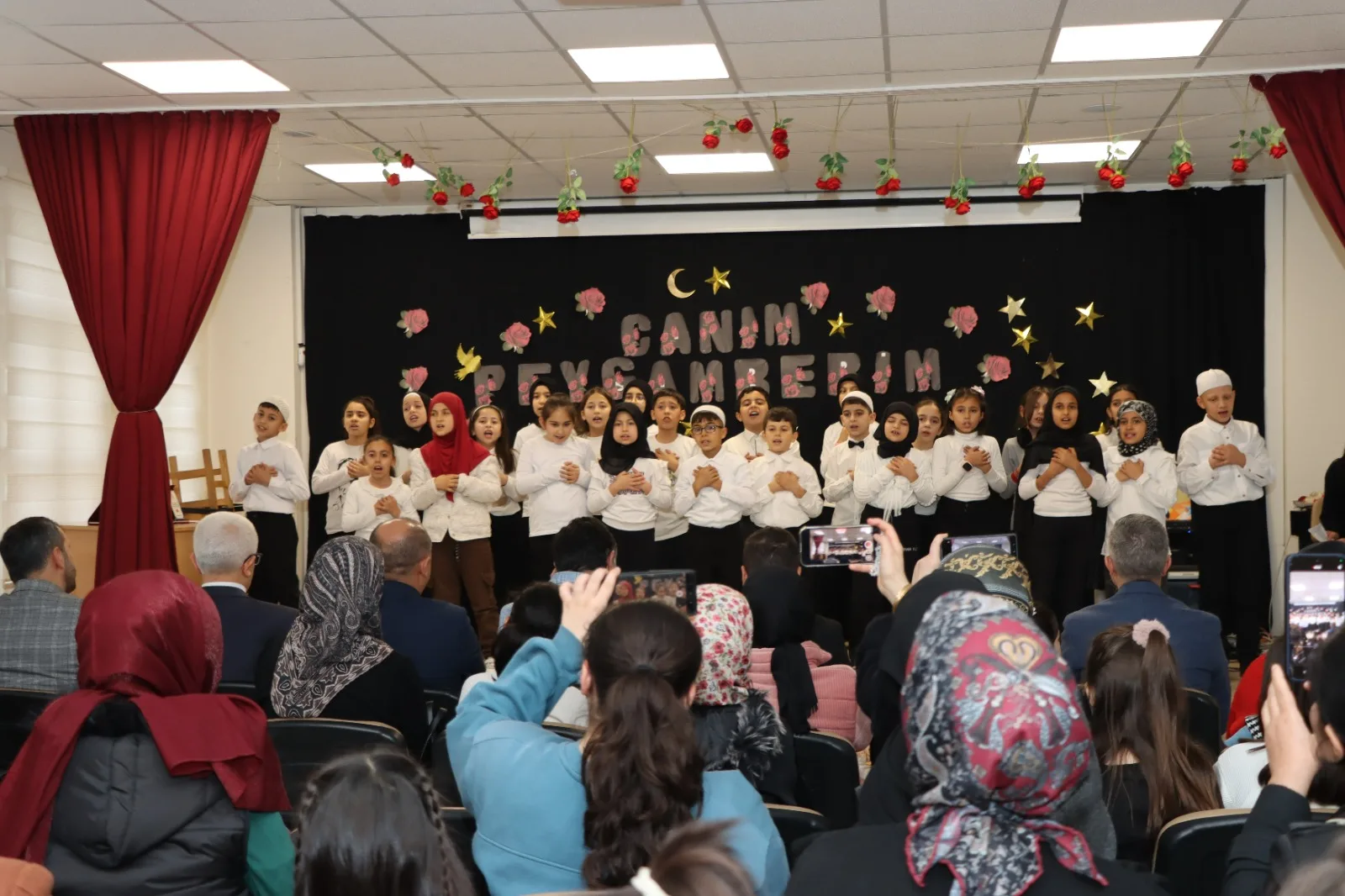 Şehit Kamil Çelikkaya İlkokulu’nda ilçe genelinde düzenlenen Siyer-i Nebi yarışmasında