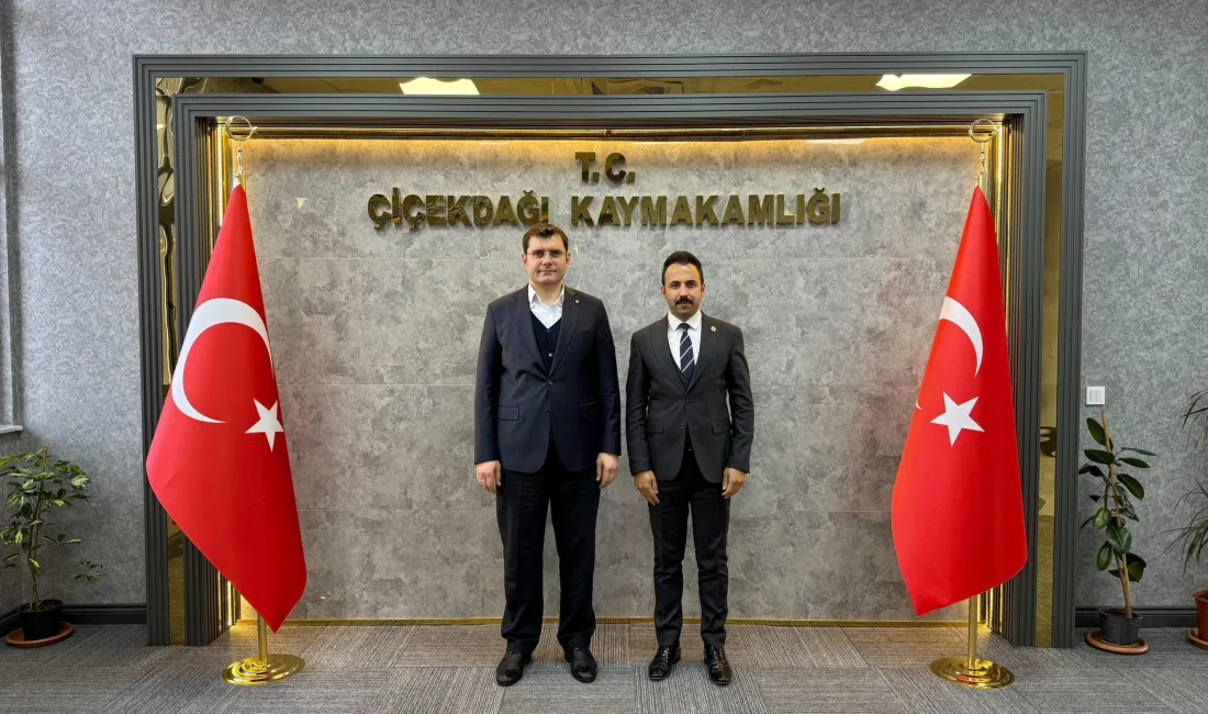 Yerköy Kaymakamı Mehmet Halis Aydın, yeni atanan Çiçekdağı Kaymakamı Durdu