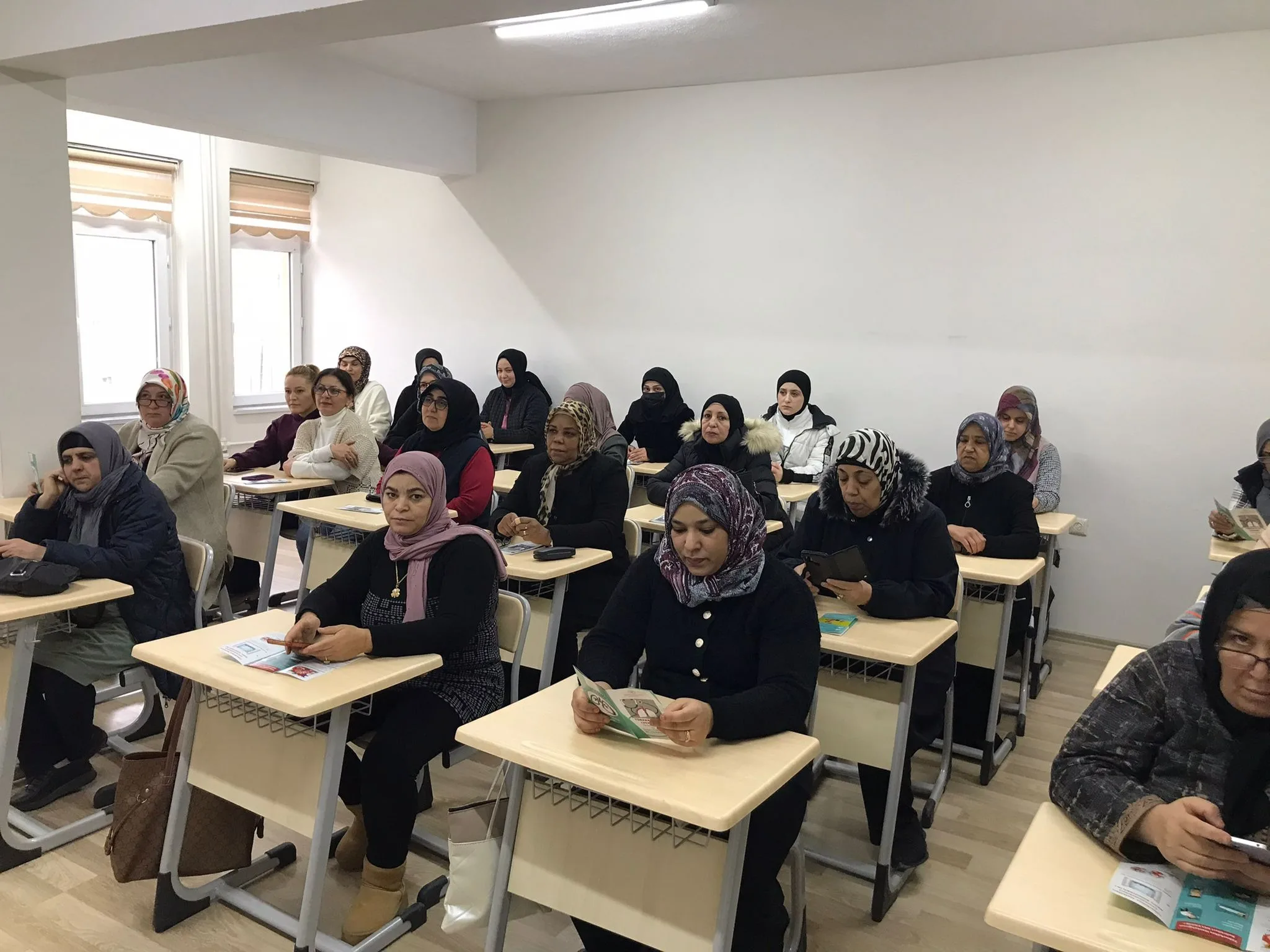 Yerköy İlçe Sağlık Müdürlüğü, Halk Eğitimi Merkezinde yabancı uyruklu kursiyerlere