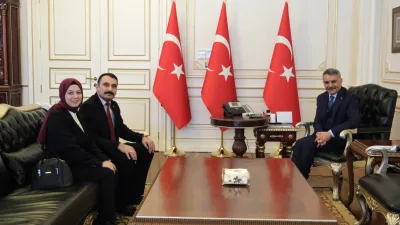 Yozgat’ta öğretmenlik görevini sürdürürken hâkim-savcılık sınavını kazanarak Mersin/Erdemli Cumhuriyet Savcılığına