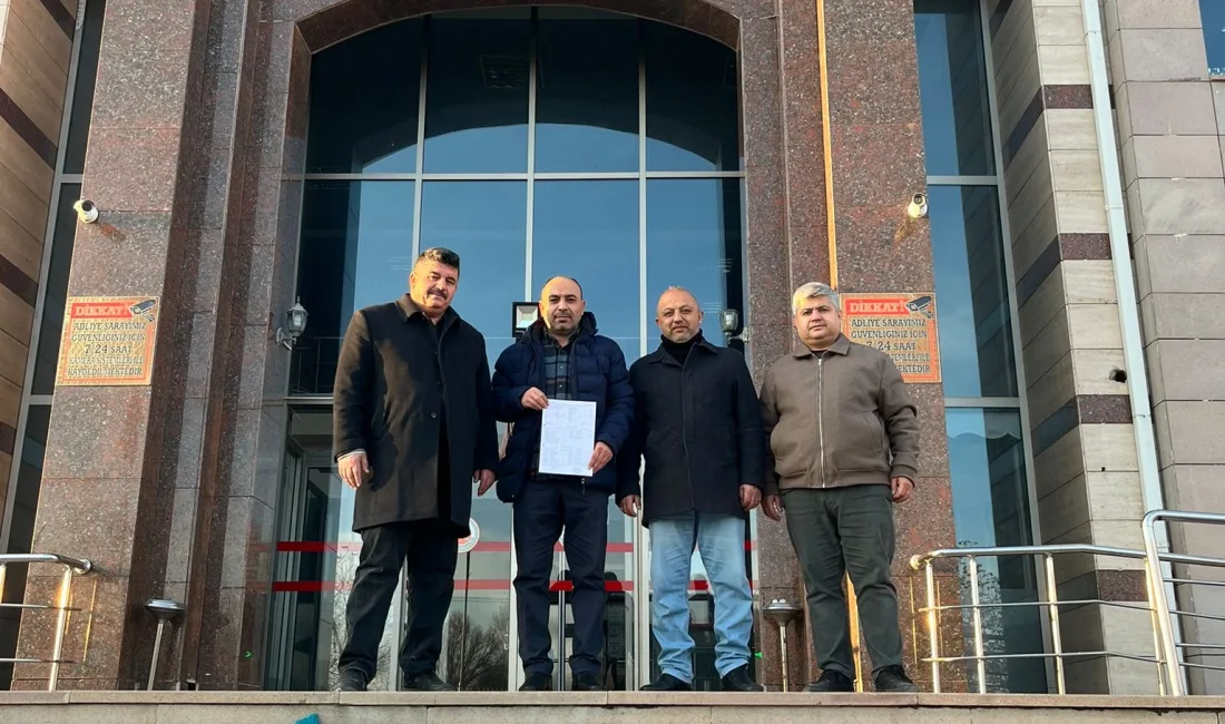 Anahtar Parti Yerköy İlçe Başkanlığı'na seçilen Alperen Gül, mazbatasını alarak