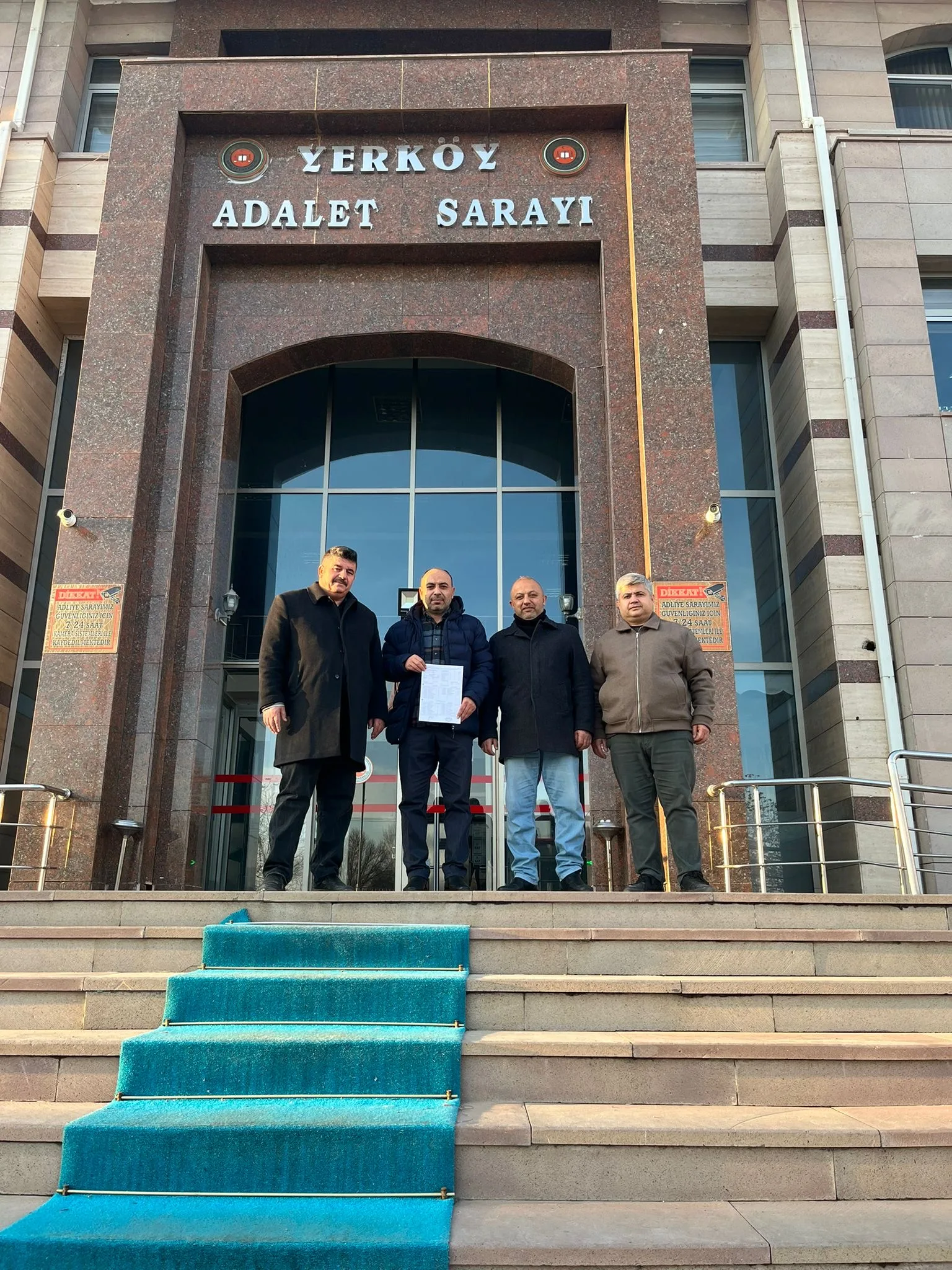 Anahtar Parti Yerköy İlçe Başkanlığı'na seçilen Alperen Gül, mazbatasını alarak