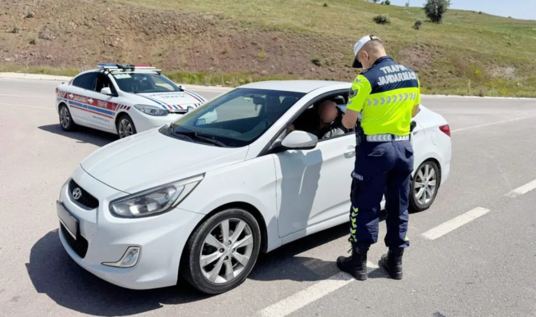 Akdağmadeni’nde trafik Jandarma ekiplerinin denetiminde belgesiz sürücü E.B. yakalandı; 2918
