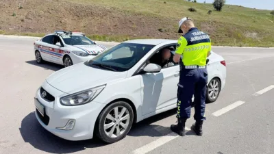 Akdağmadeni’nde trafik Jandarma ekiplerinin denetiminde belgesiz sürücü E.B. yakalandı; 2918