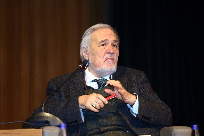 Prof. Dr. İlber Ortaylı: Netanyahu Görgüsüz Bir Deli, İnsanlar Aklını Başına Toplamazsa Bedelini Ortasınıf Çok Fena Öder Prof. Dr. İlber Ortaylı'nın CNN Türk'te yaptığı açıklamalar ve MÜSİAD