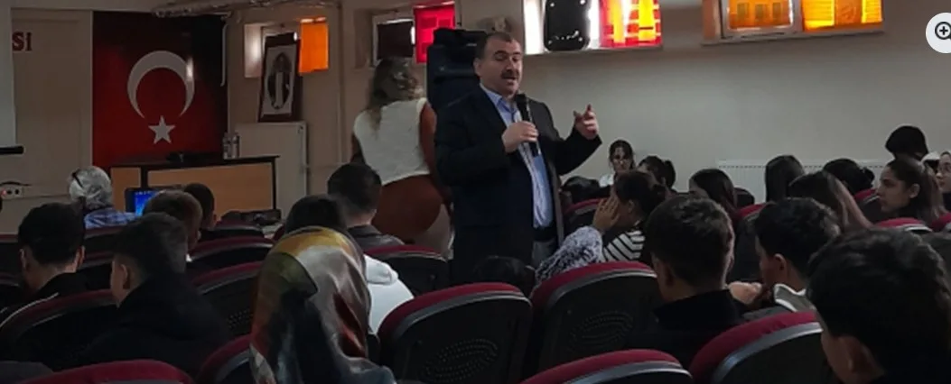 Dokuz Eylül Üniversitesi, lise ve ortaokul öğrencilerine yönelik çevrimiçi eğitim